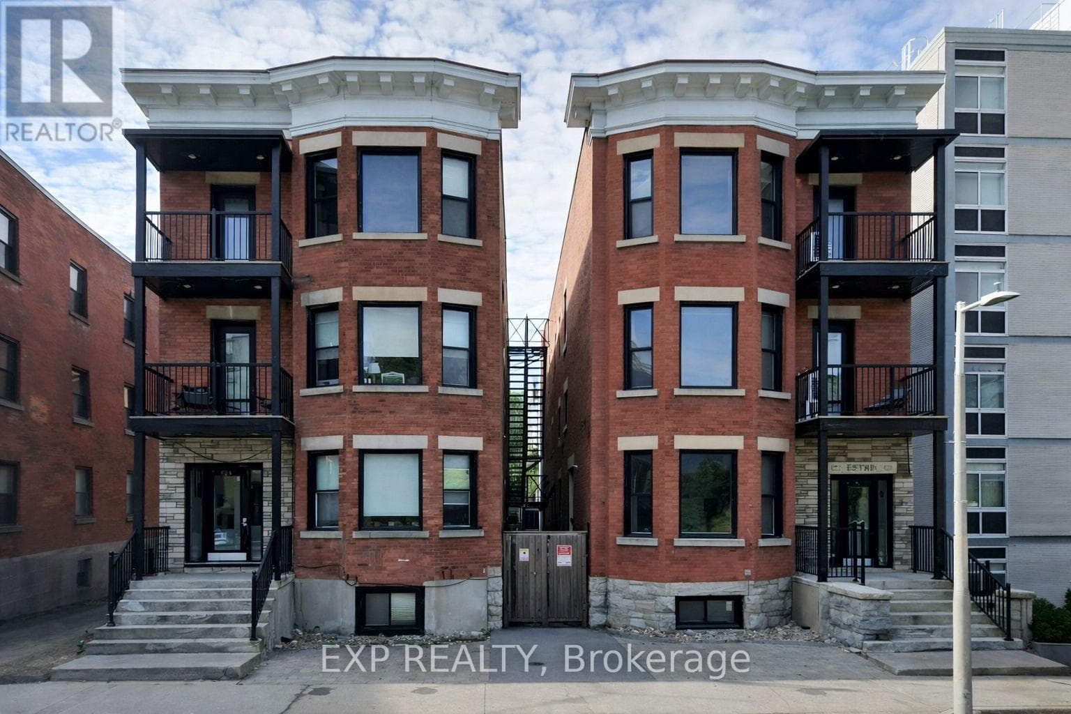 122-124 COBOURG STREET — photo 1