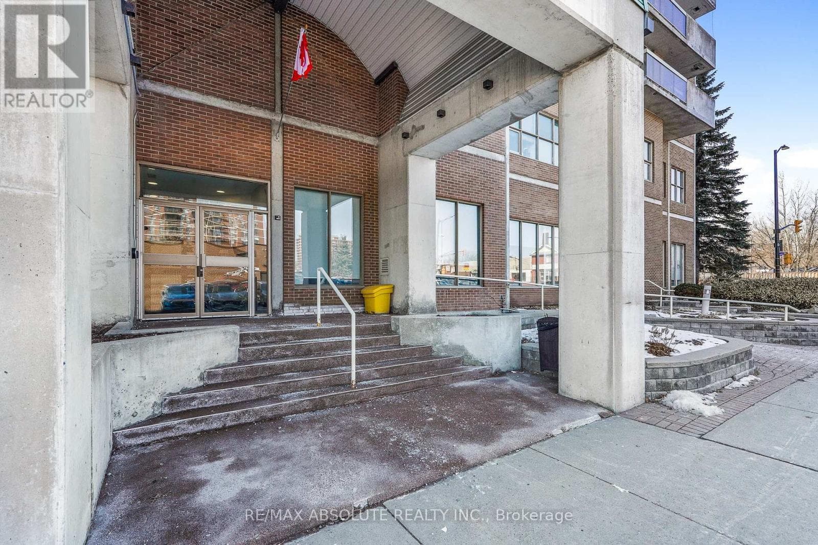 607 - 200 LAFONTAINE AVENUE — photo 2