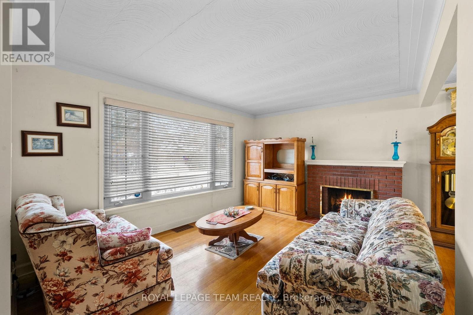 41 CAPILANO DRIVE — photo 4