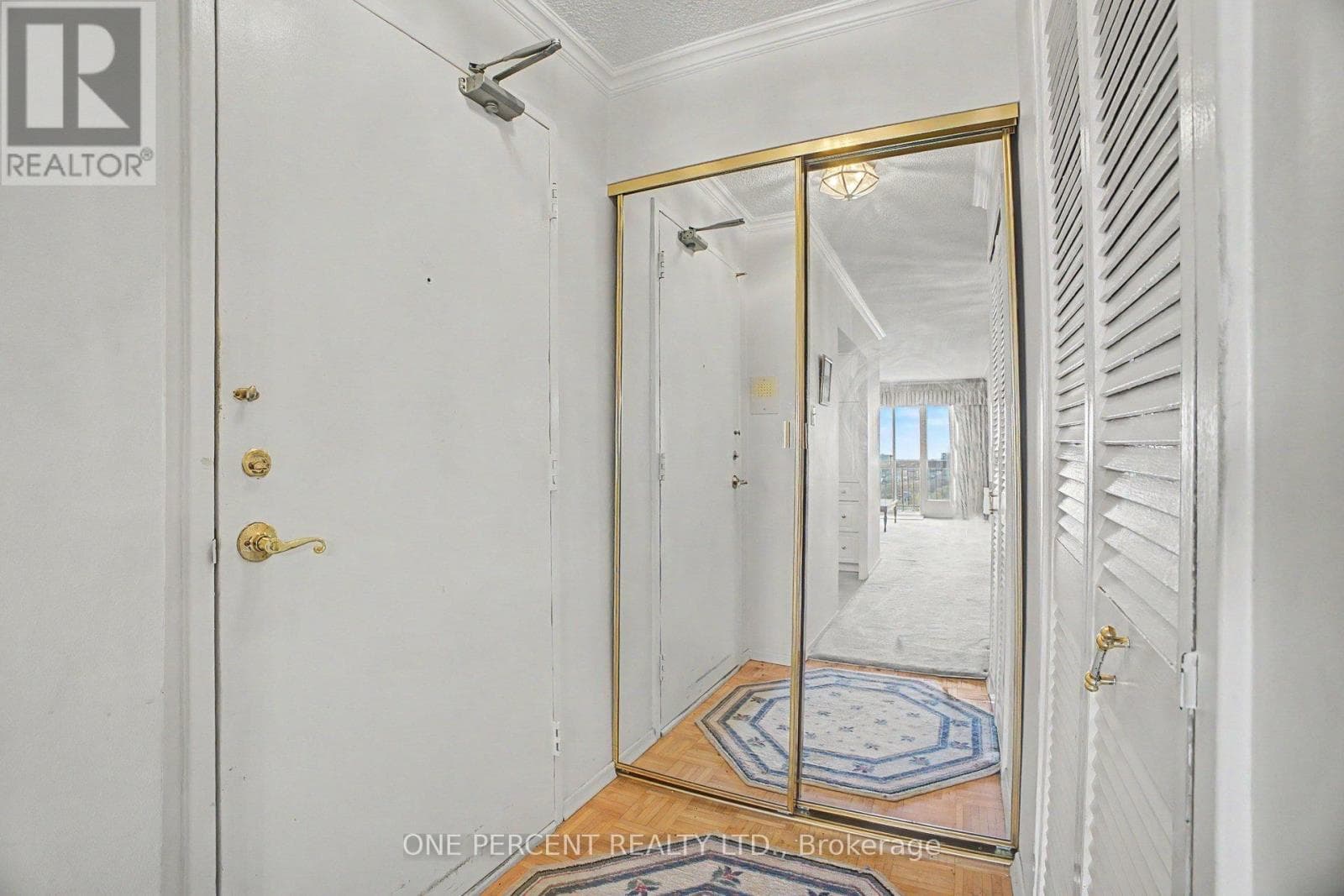 1807 - 158B MCARTHUR AVENUE — photo 2