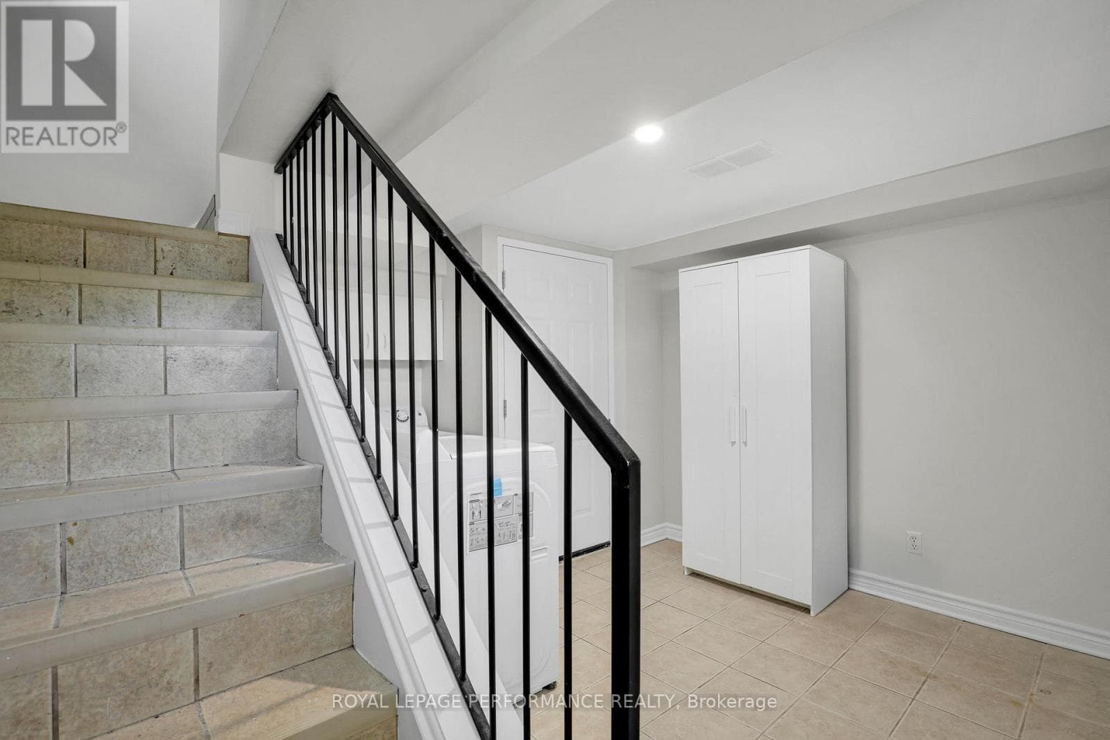 LOWER UNIT - 940 BRANT LOWER UNIT STREET — photo 4