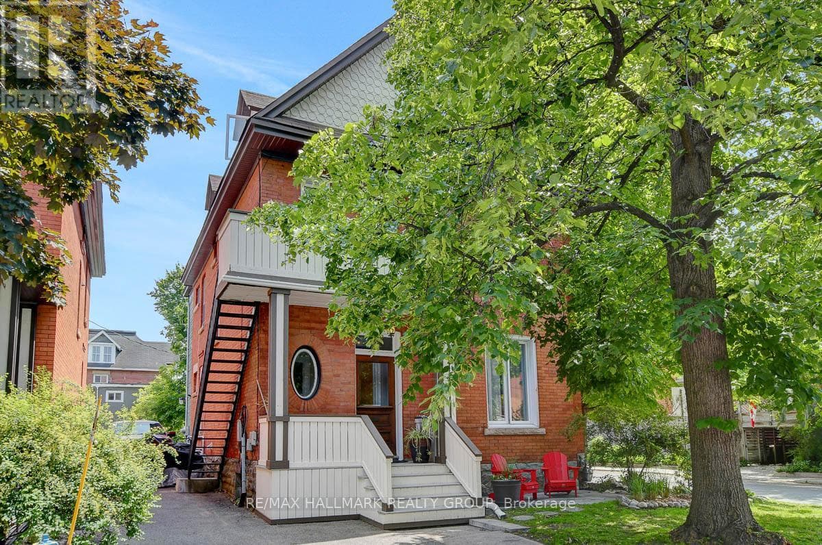 120 STRATHCONA AVENUE — photo 1