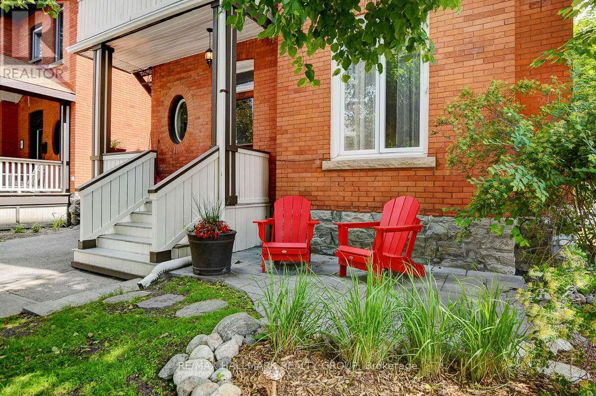 120 STRATHCONA AVENUE — photo 2