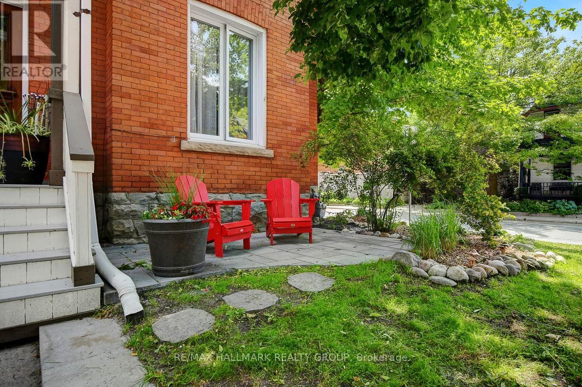 120 STRATHCONA AVENUE — photo 3