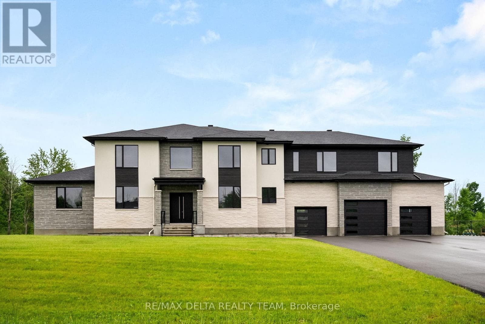 663 BALLYCASTLE CRESCENT — photo 1