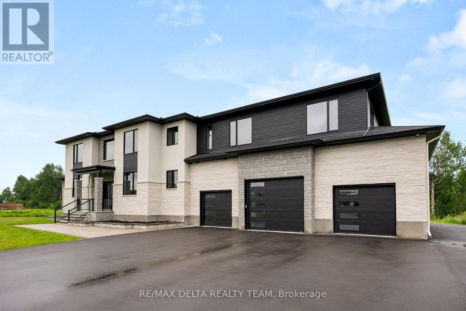 663 BALLYCASTLE CRESCENT — photo 2