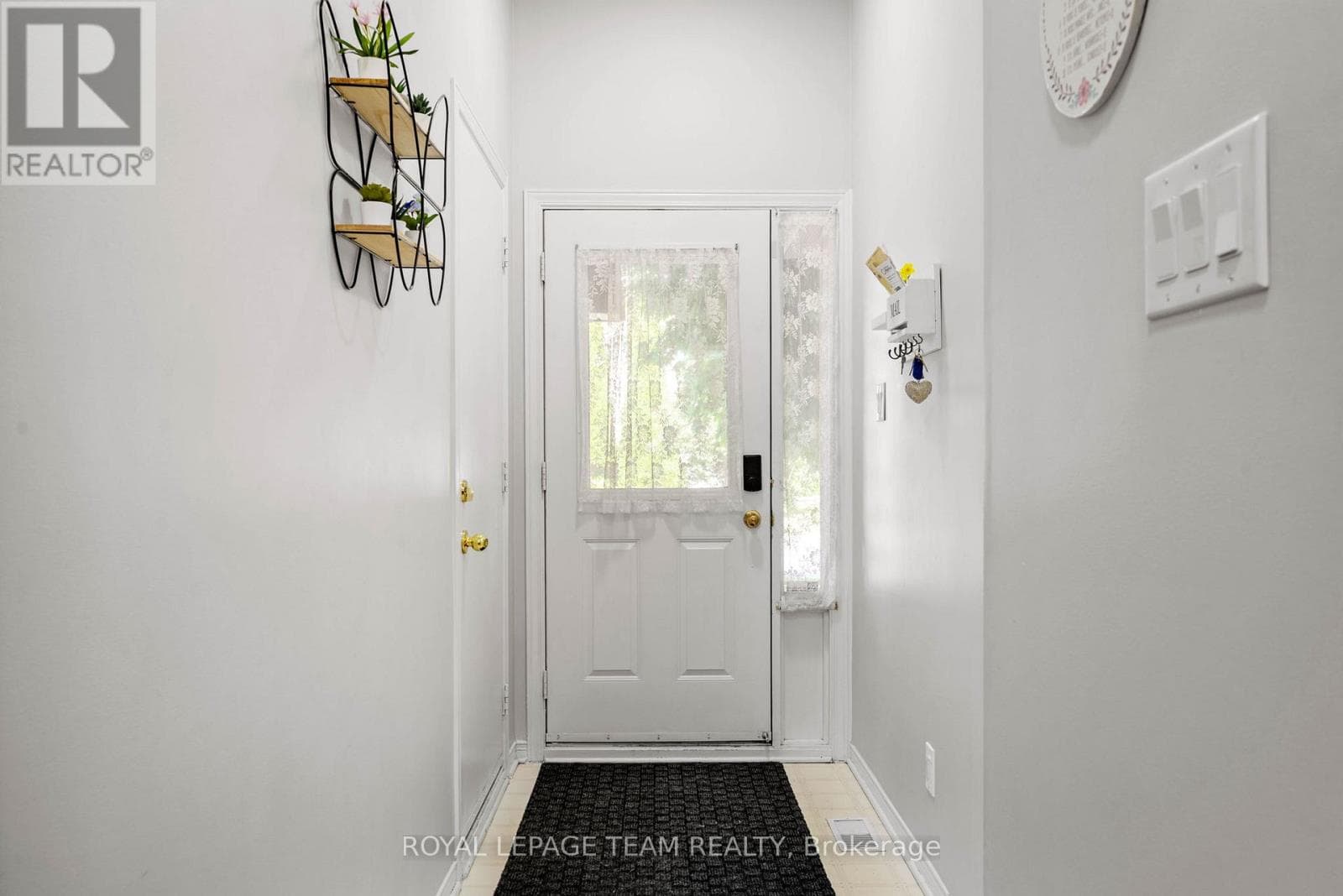 5953 PINEGLADE CRESCENT — photo 3