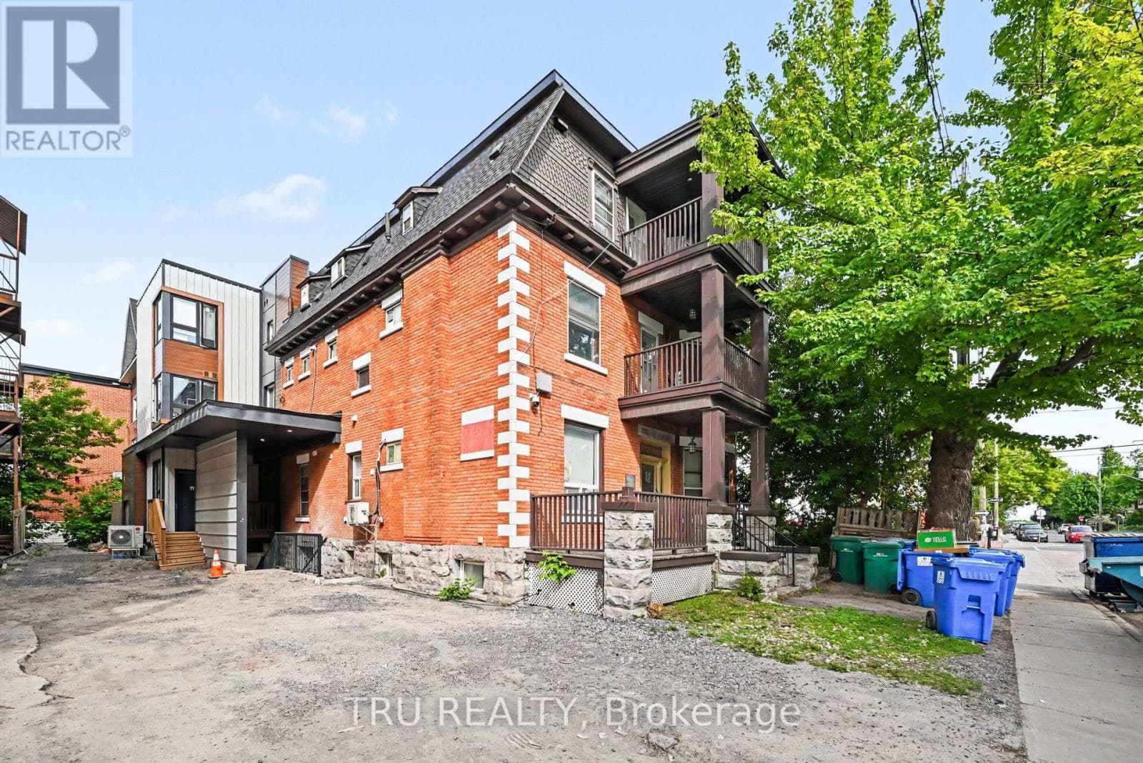 360 FRIEL STREET — photo 1