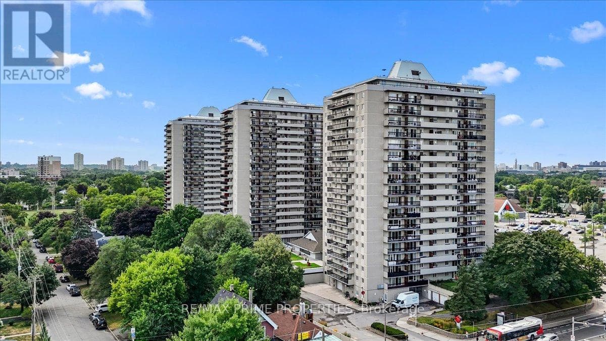 209 - 158A MCARTHUR AVENUE — photo 2