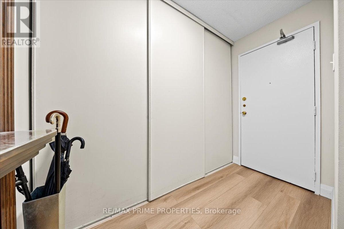 209 - 158A MCARTHUR AVENUE — photo 4