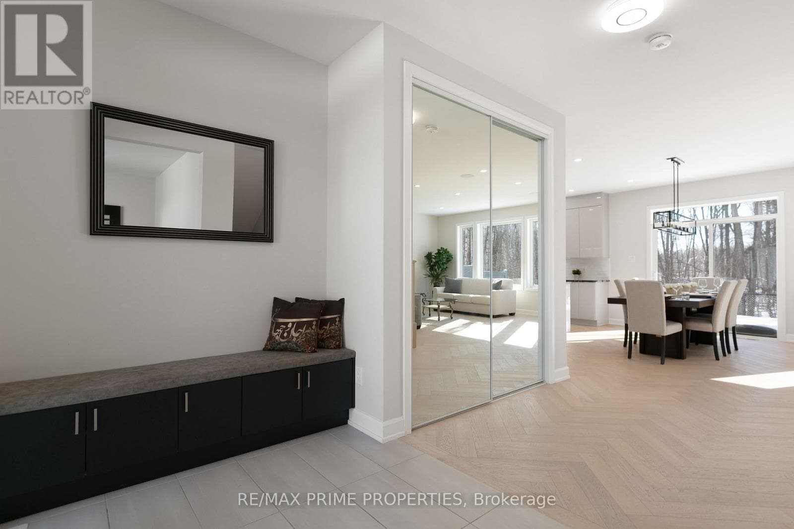 820 MERCIER CRESCENT — photo 3