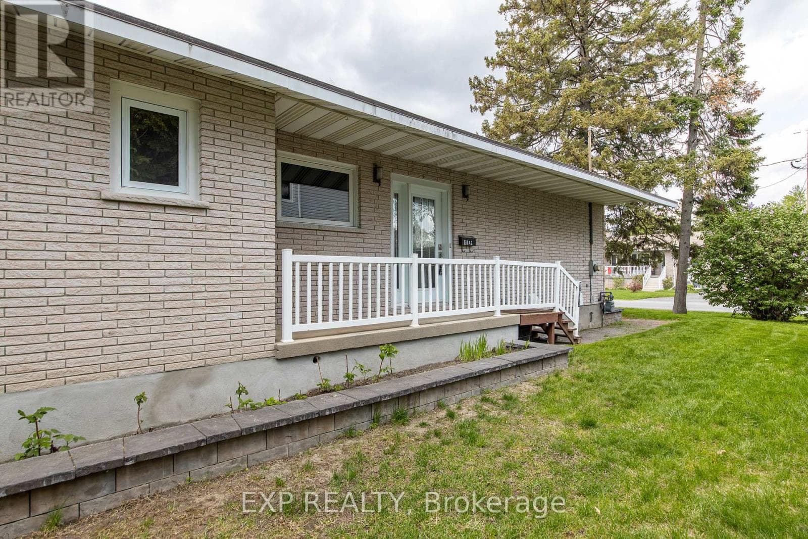 1642 VALMARIE AVENUE — photo 2