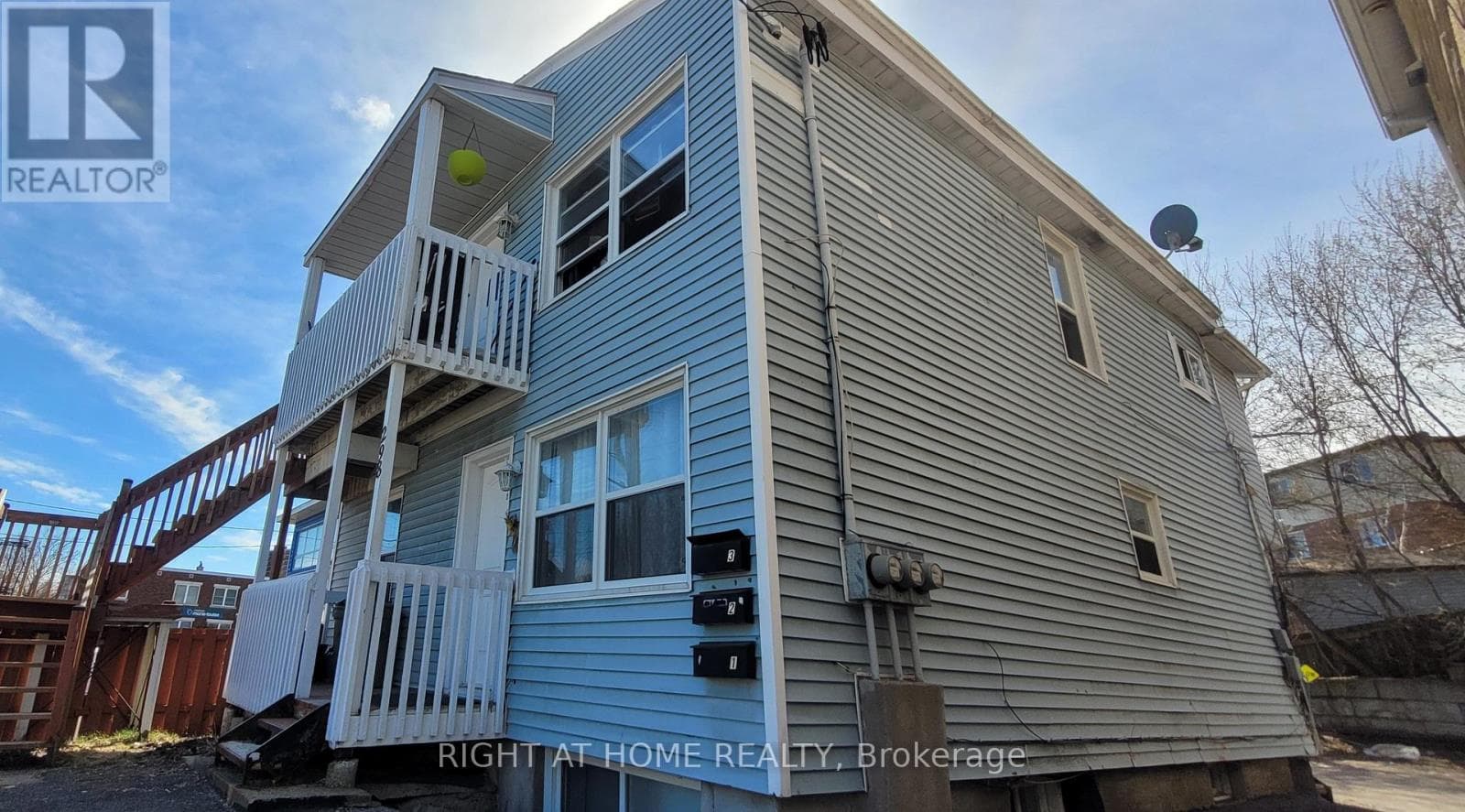 298 MONTFORT STREET — photo 2