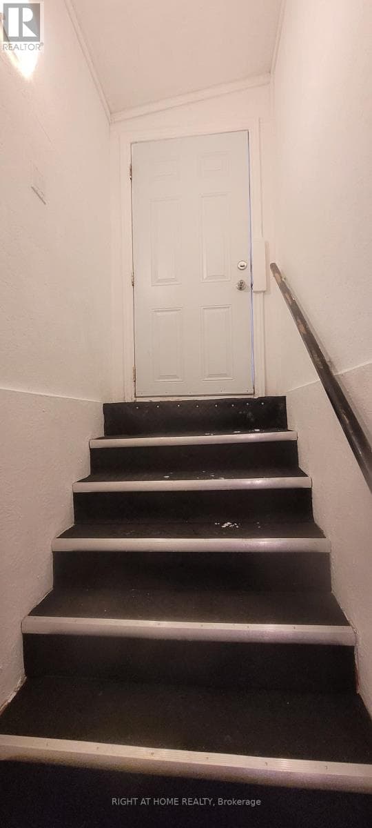 298 MONTFORT STREET — photo 3