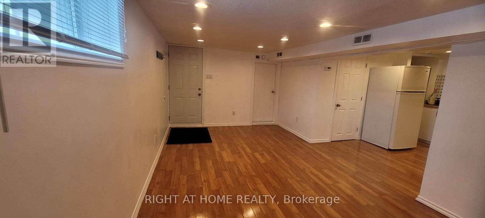 298 MONTFORT STREET — photo 4