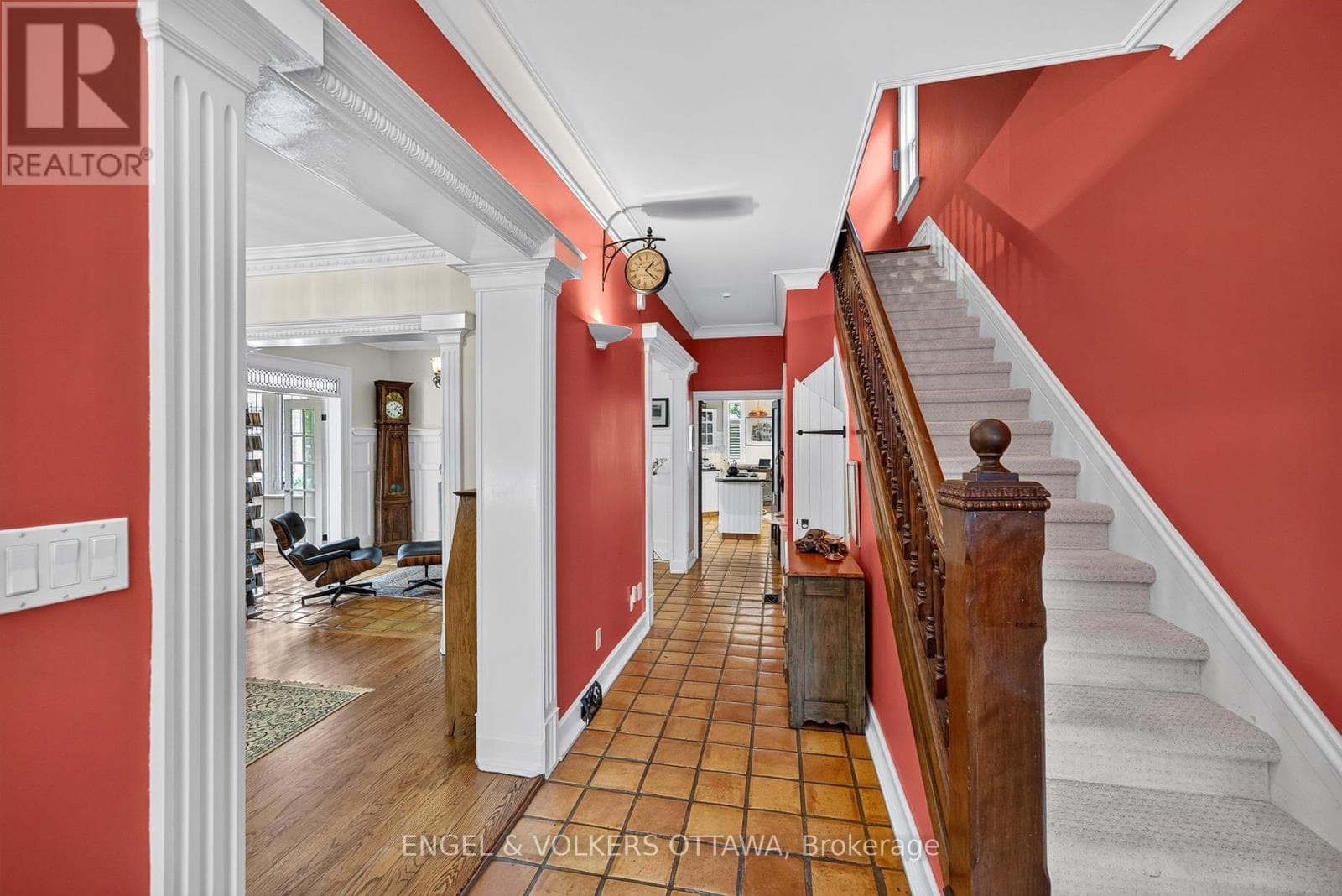 119 STRATHCONA AVENUE — photo 4