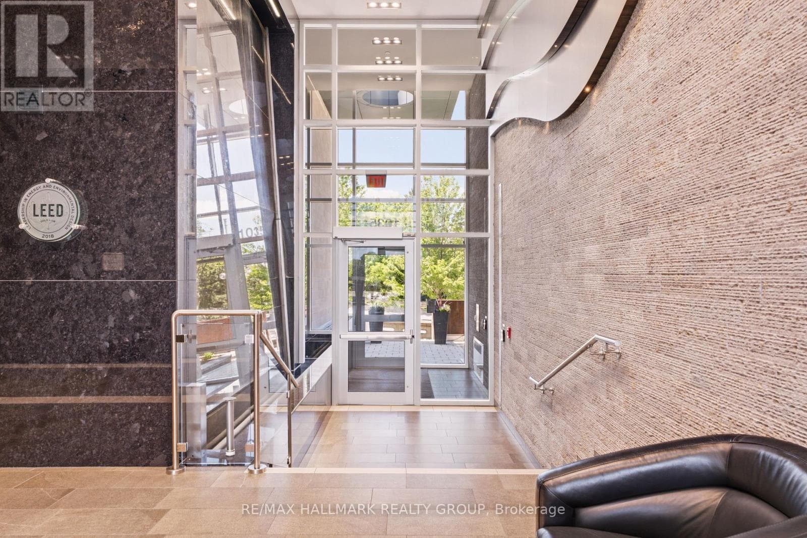 1205 - 1035 BANK STREET — photo 4