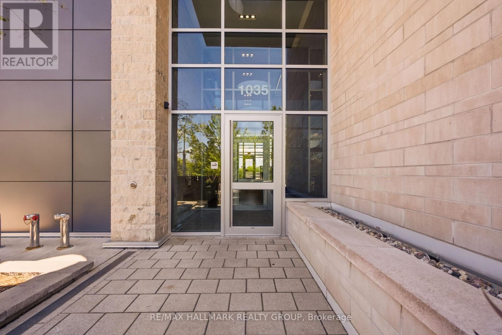 1205 - 1035 BANK STREET — photo 3