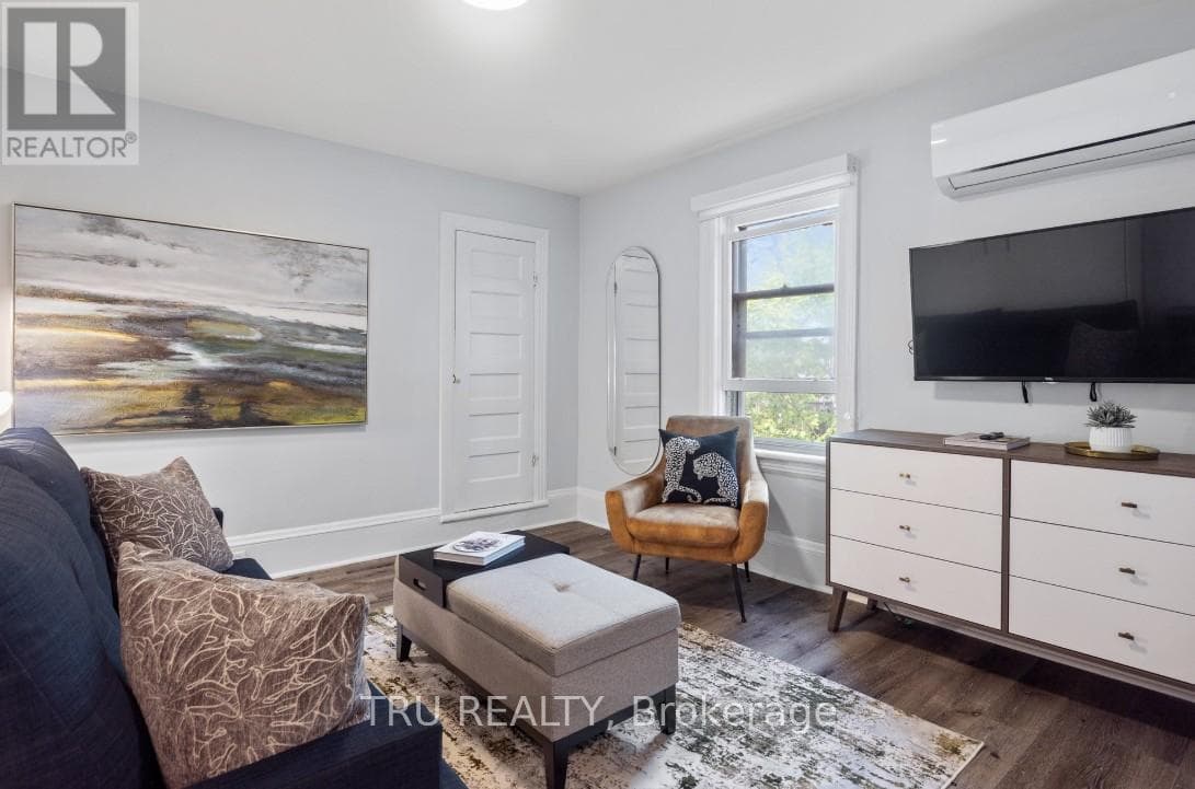 360 FRIEL STREET — photo 4