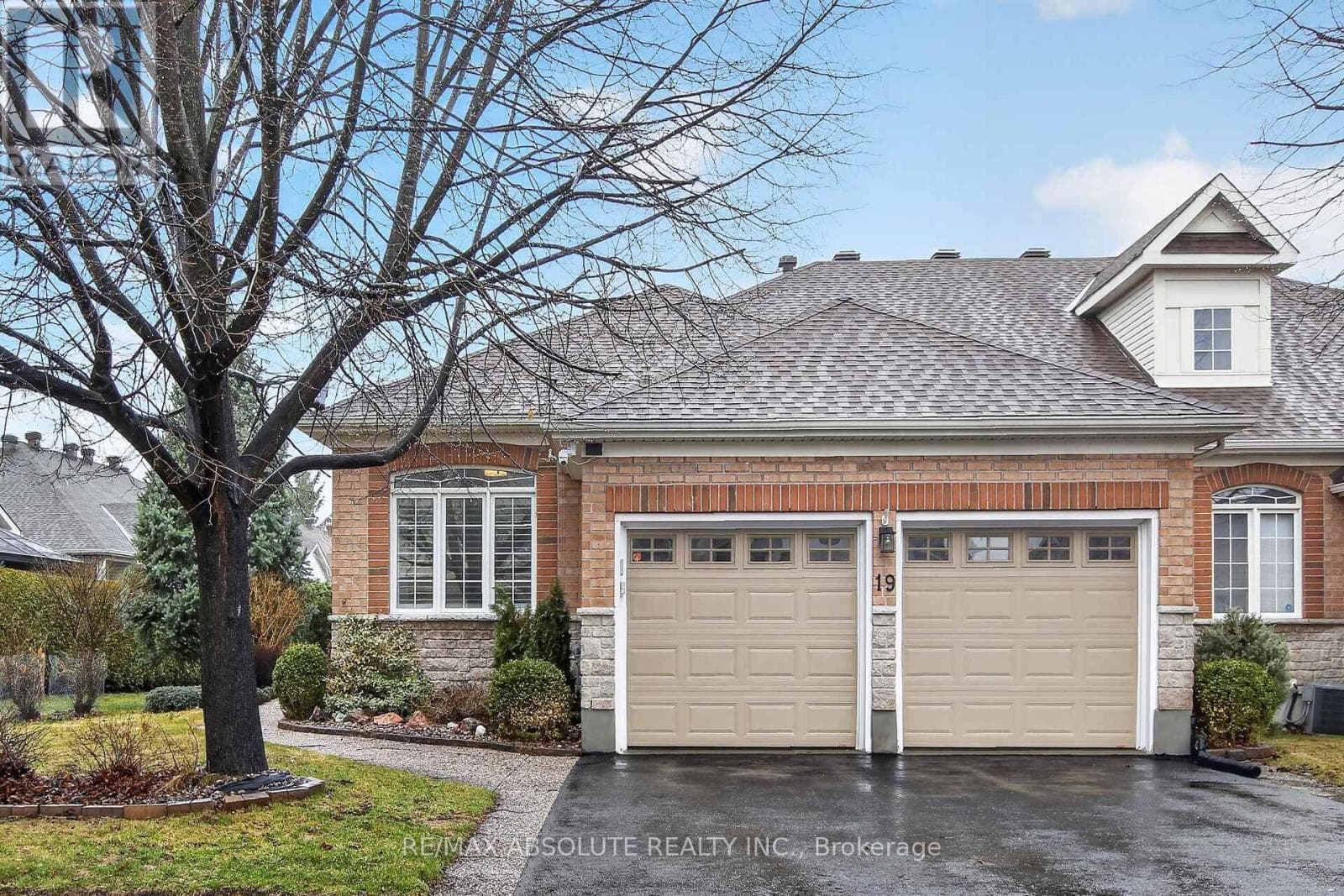 19 GOLDORA PRIVATE — photo 1
