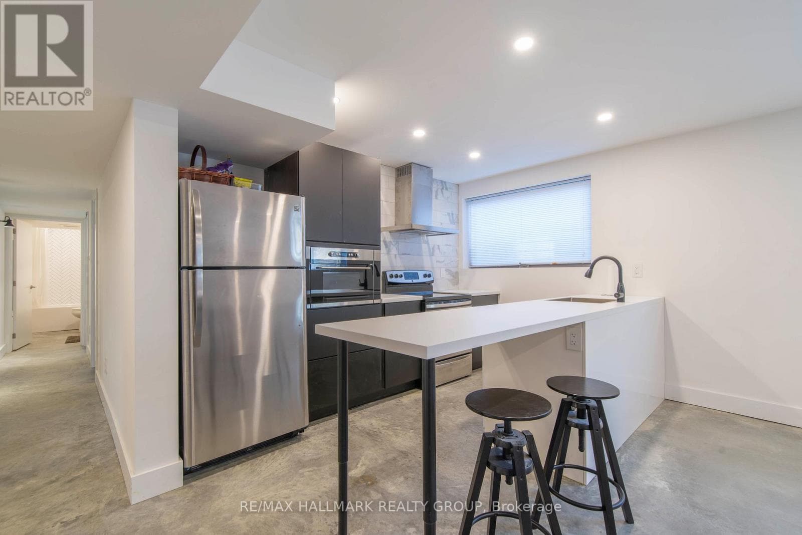 LOWER - 49 CHIPPEWA AVENUE — photo 2