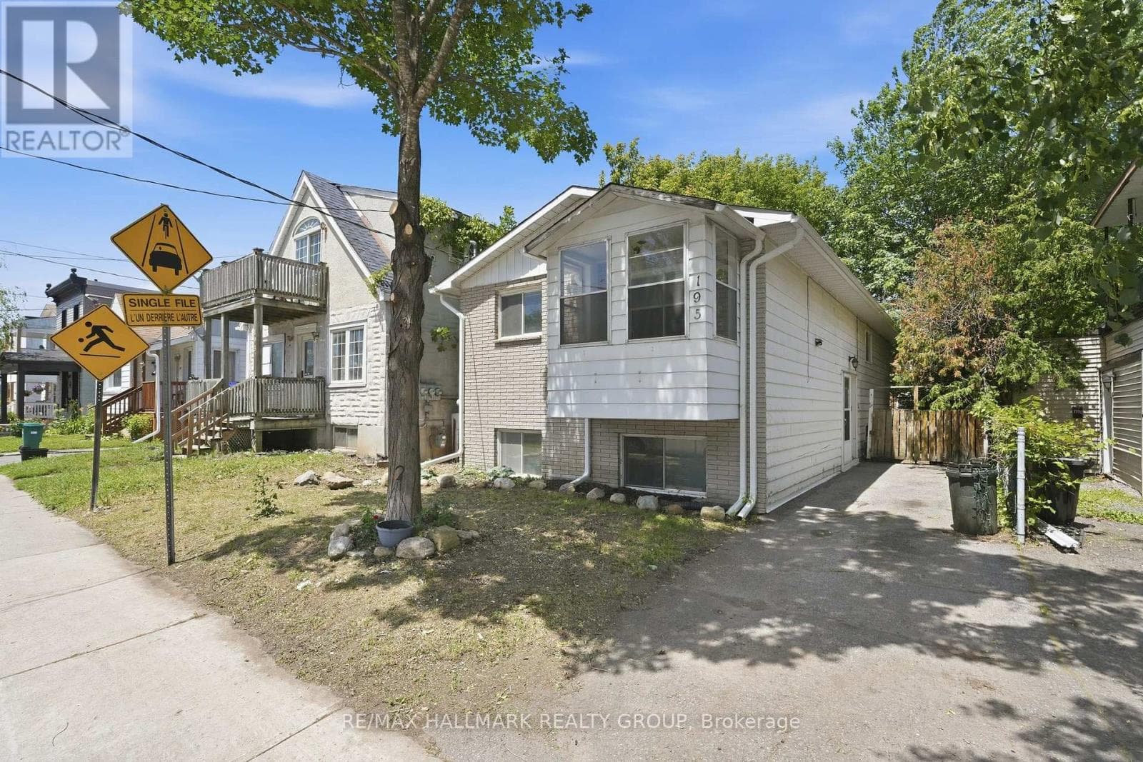 195 DESCHAMPS AVENUE — photo 1