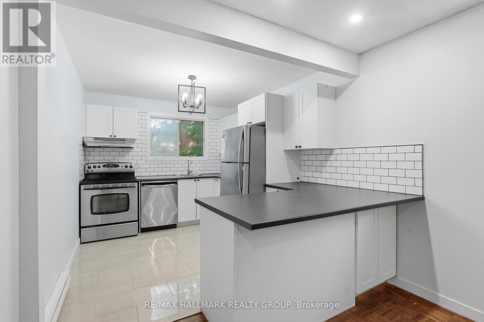 195 DESCHAMPS AVENUE — photo 4