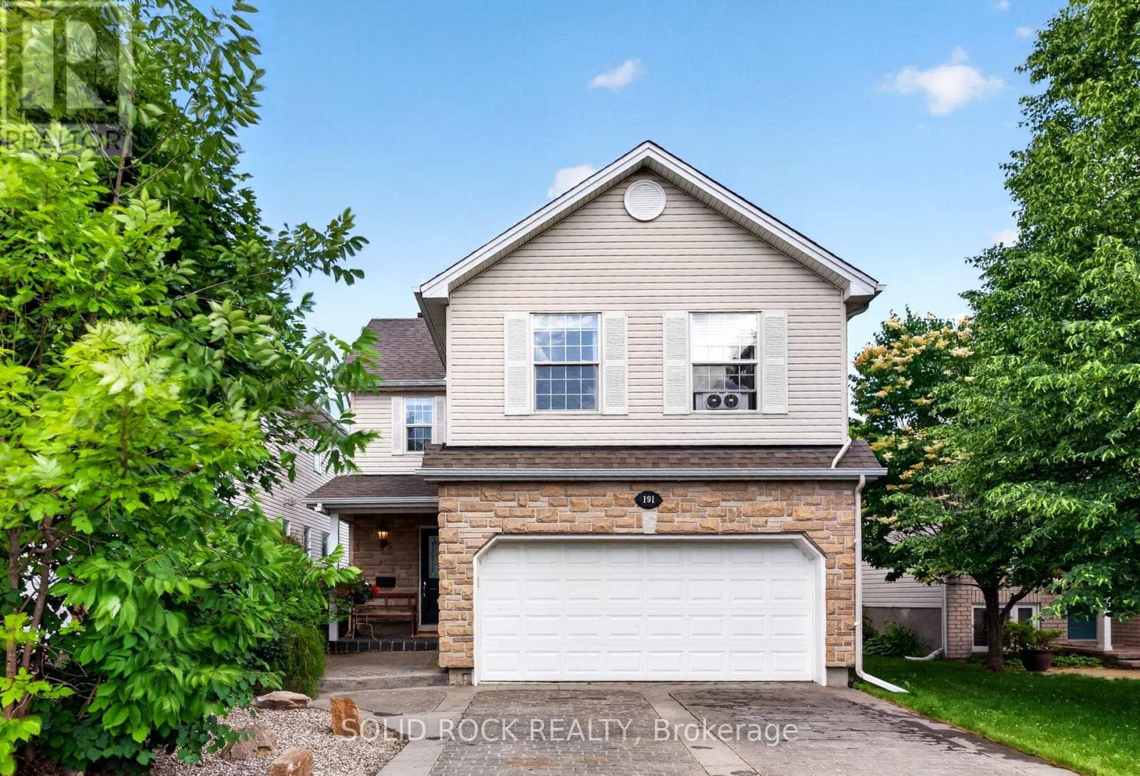 191 YOHO DRIVE — photo 1