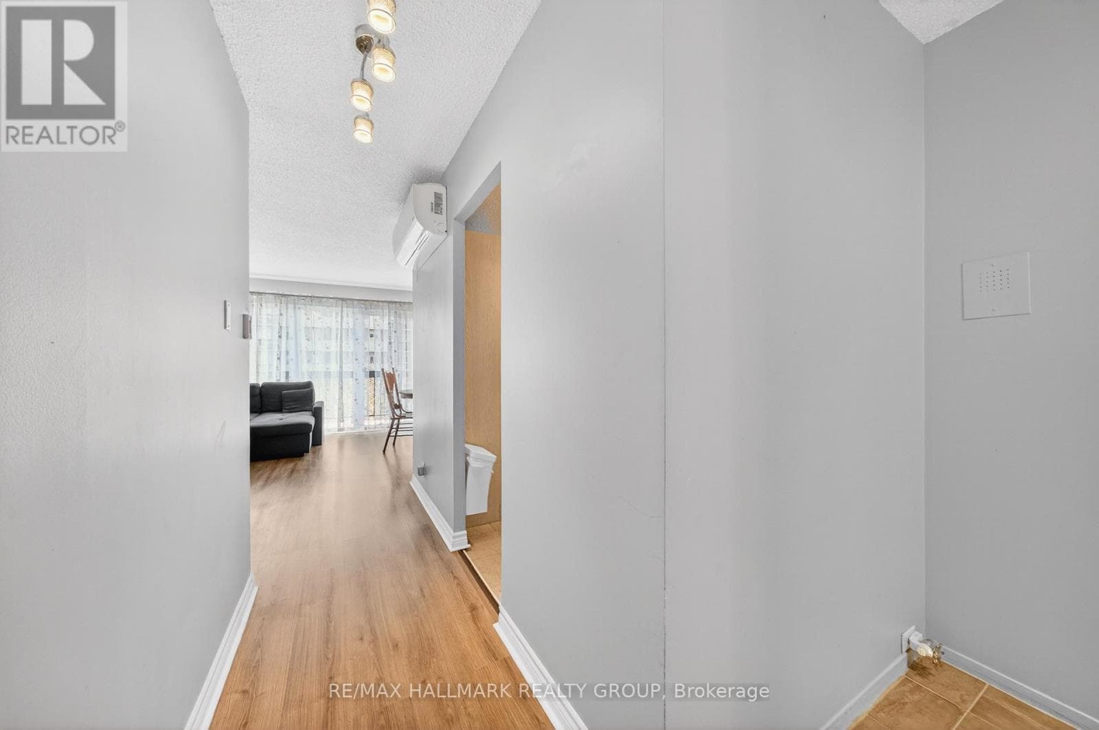 404 - 158 A MCARTHUR AVENUE — photo 3