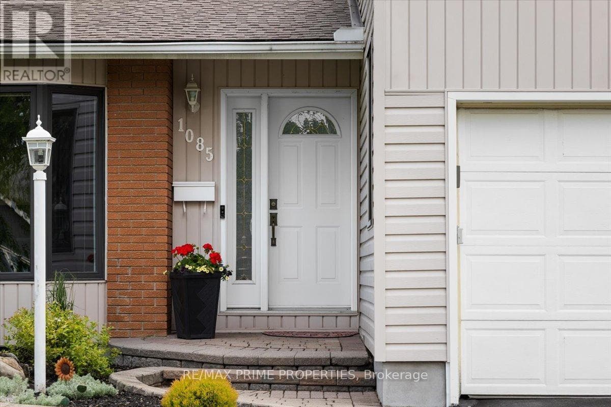 1085 CHATEAU CRESCENT — photo 2