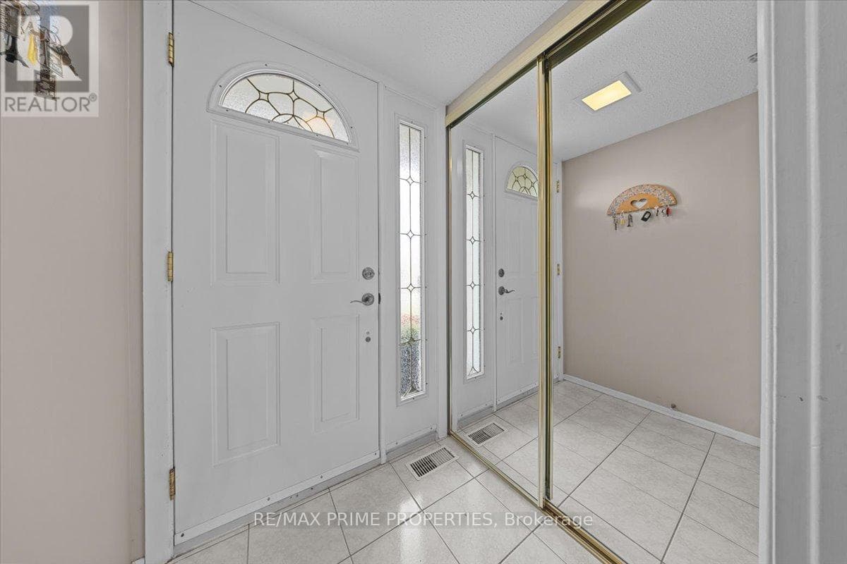 1085 CHATEAU CRESCENT — photo 3