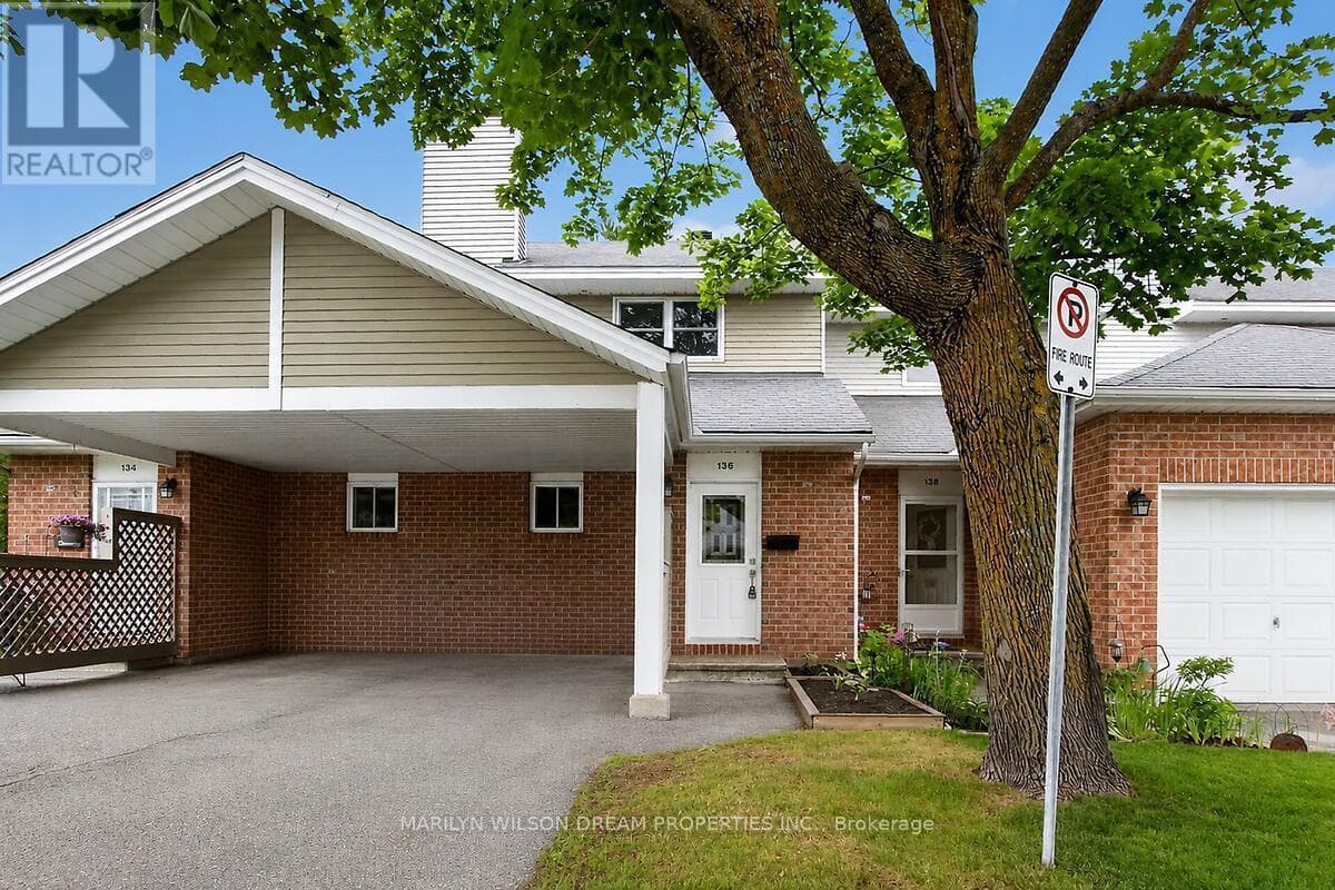 136 BENTBROOK CRESCENT — photo 1
