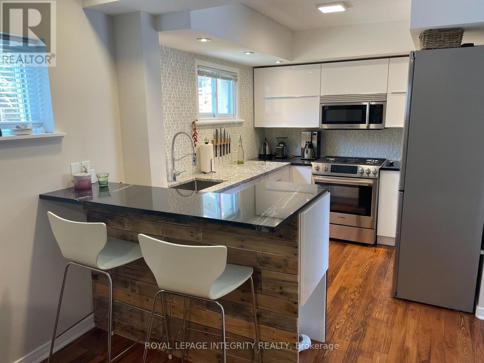 9 HOLMWOOD AVENUE — photo 2