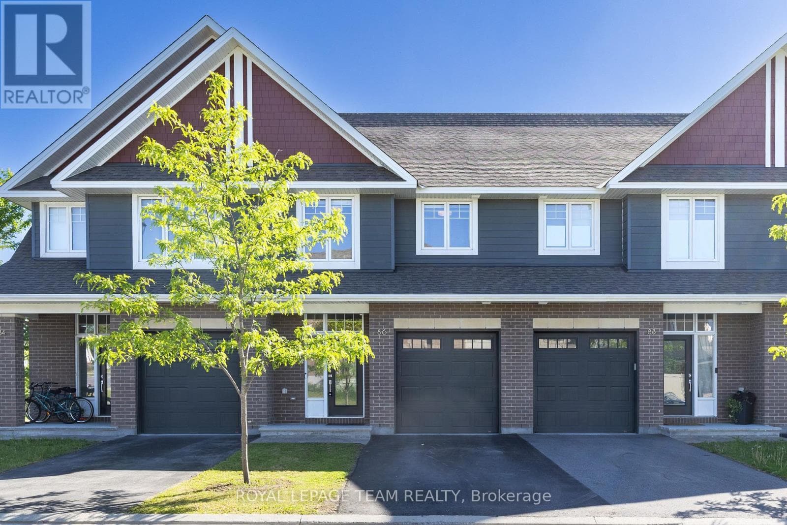 86 ESCARPMENT CRESCENT — photo 1