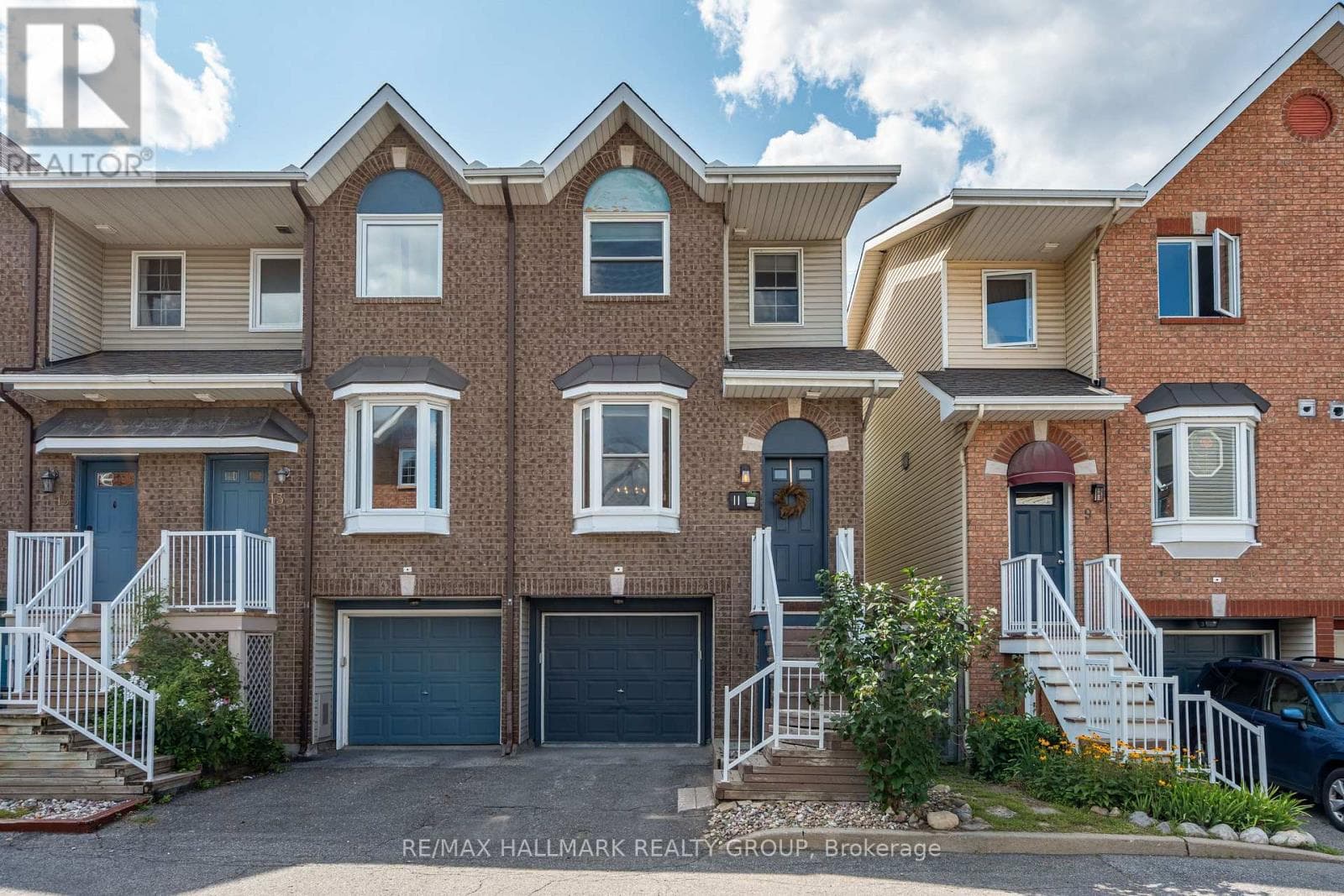11 - 10 HINTONBURG PLACE — photo 1