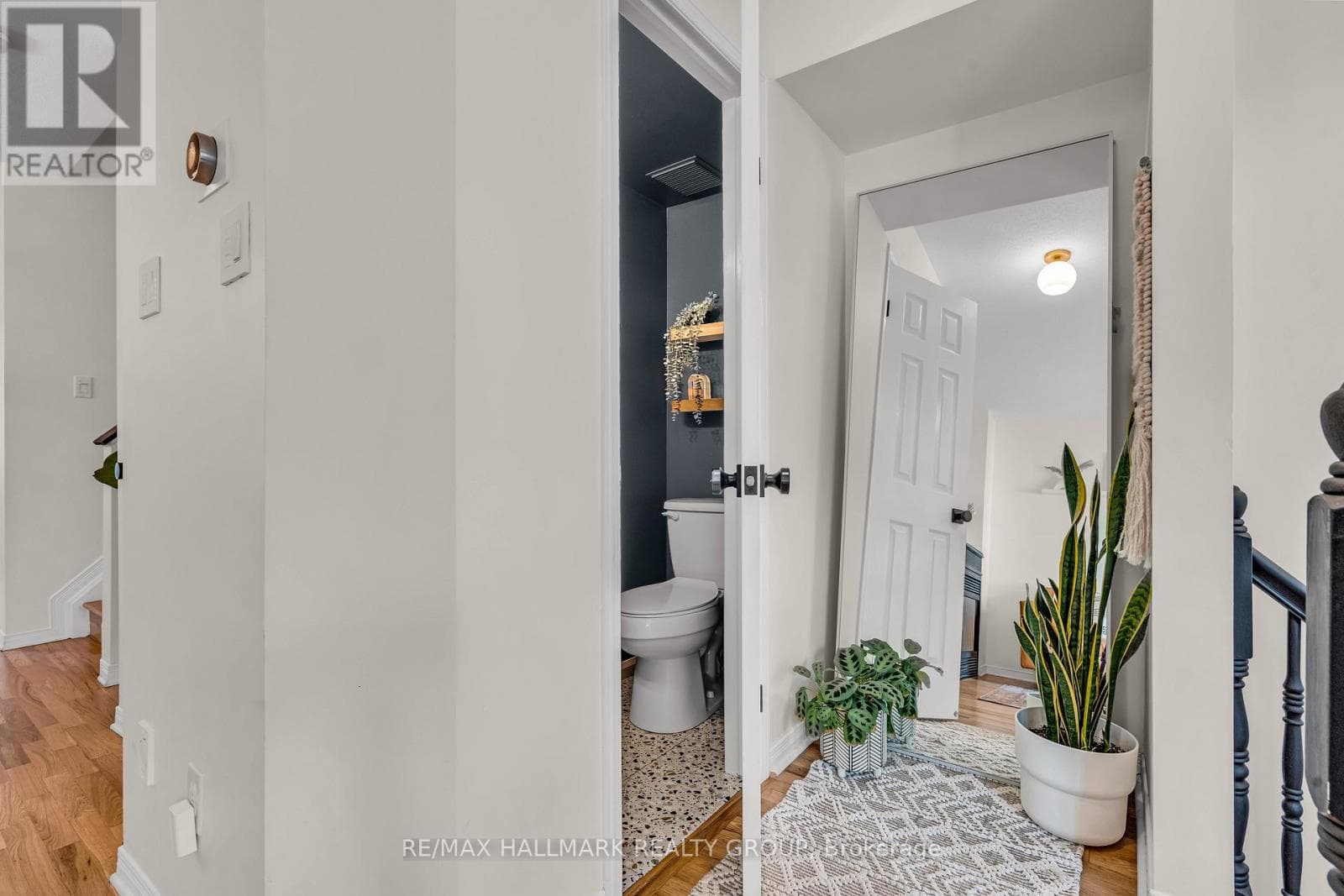 11 - 10 HINTONBURG PLACE — photo 3
