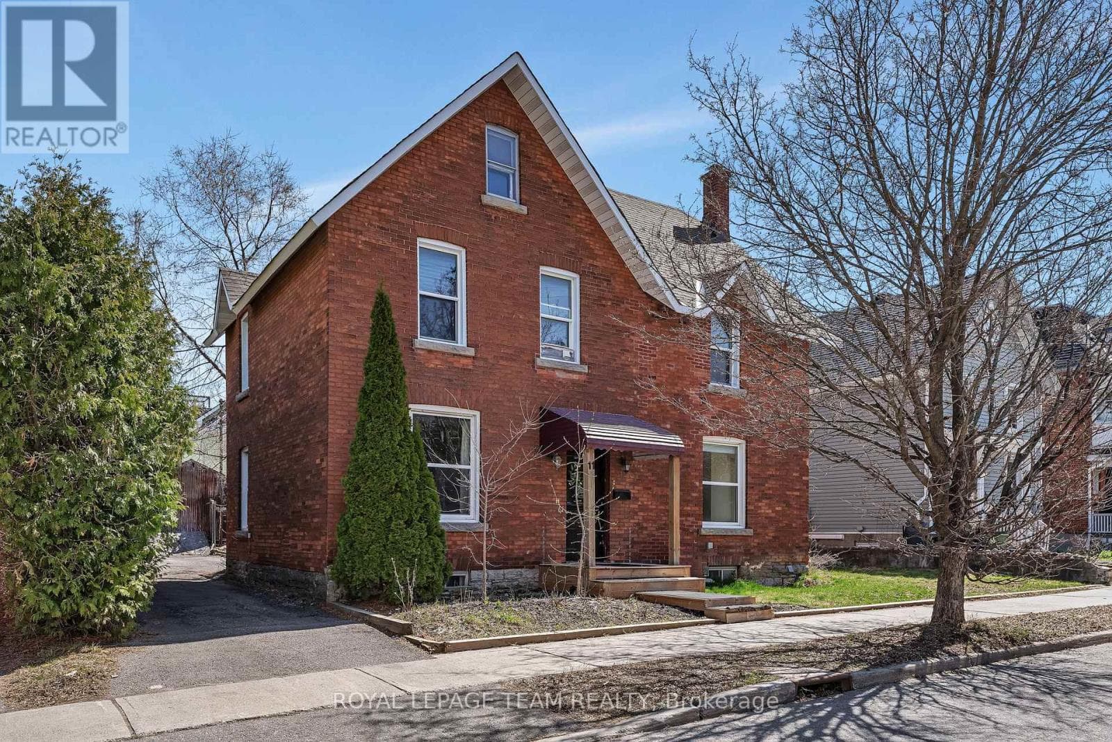 11 SHERBROOKE AVENUE