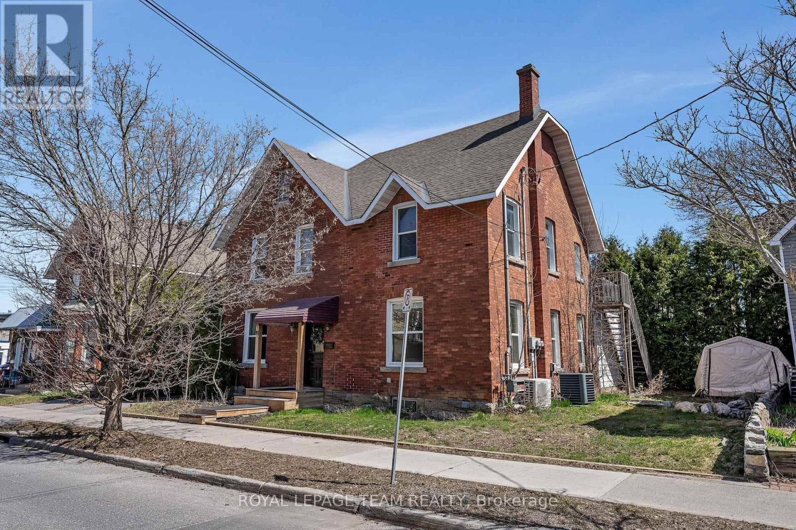 11 SHERBROOKE AVENUE — photo 2