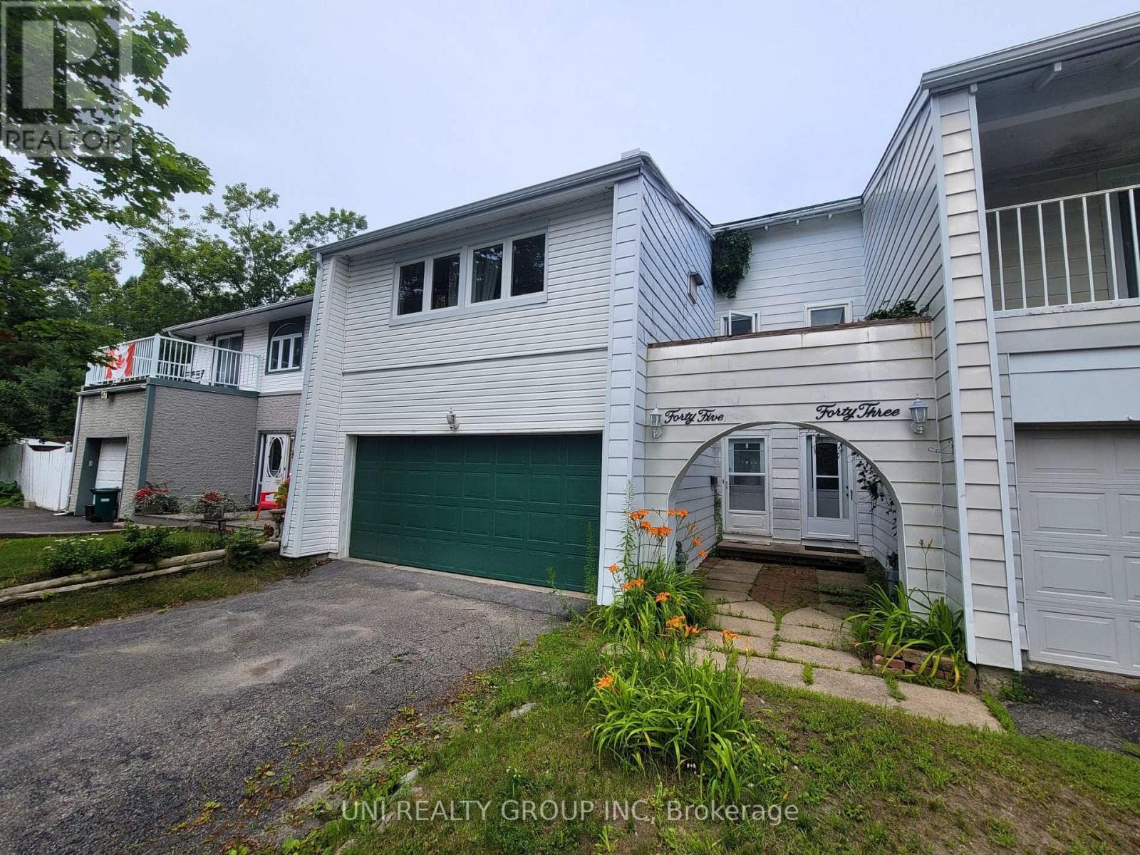 45 GRADY CRESCENT — photo 2