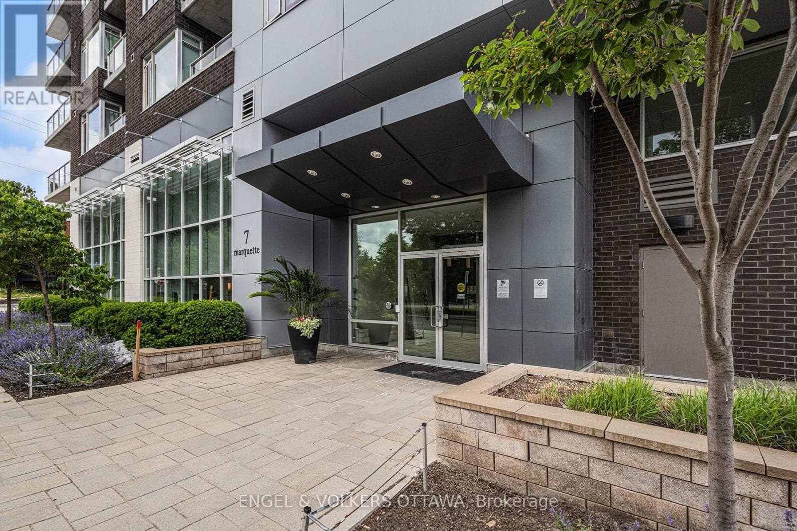 318 - 7 MARQUETTE AVENUE