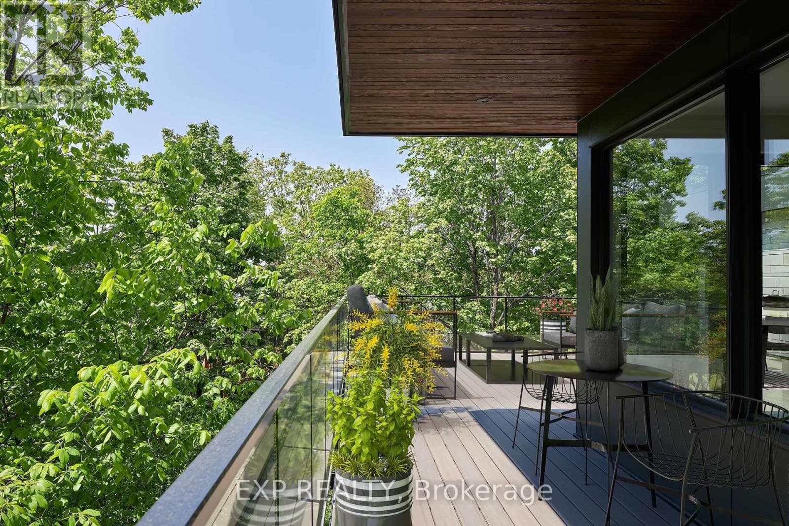 32 CLOVELLY ROAD — photo 4