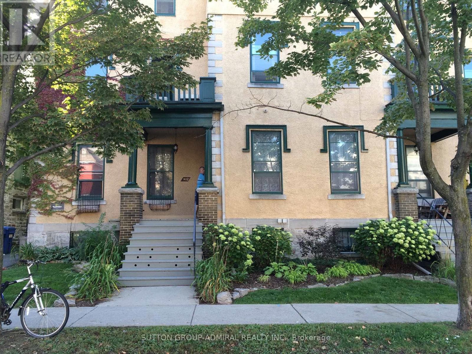 162 DALY AVENUE — photo 2