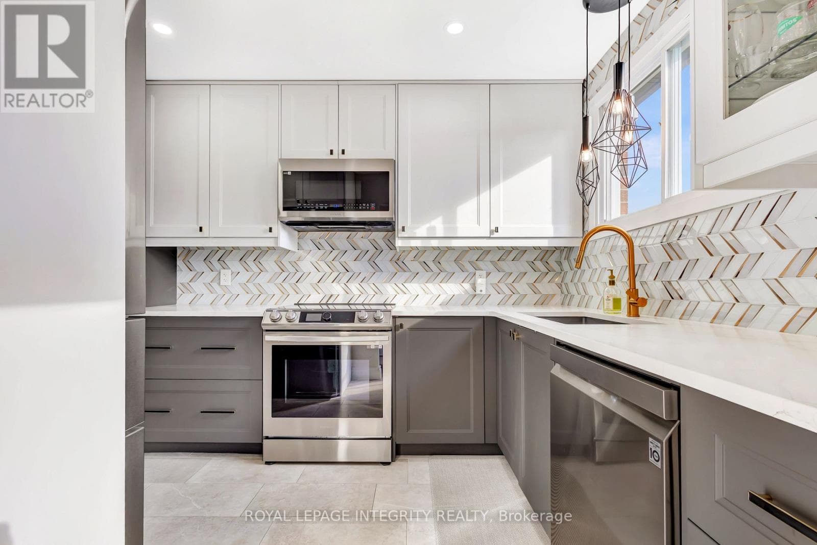 11 GLENCOE STREET — photo 3