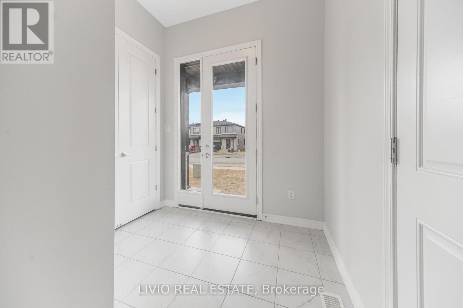 56 JARGEAU ROAD — photo 3