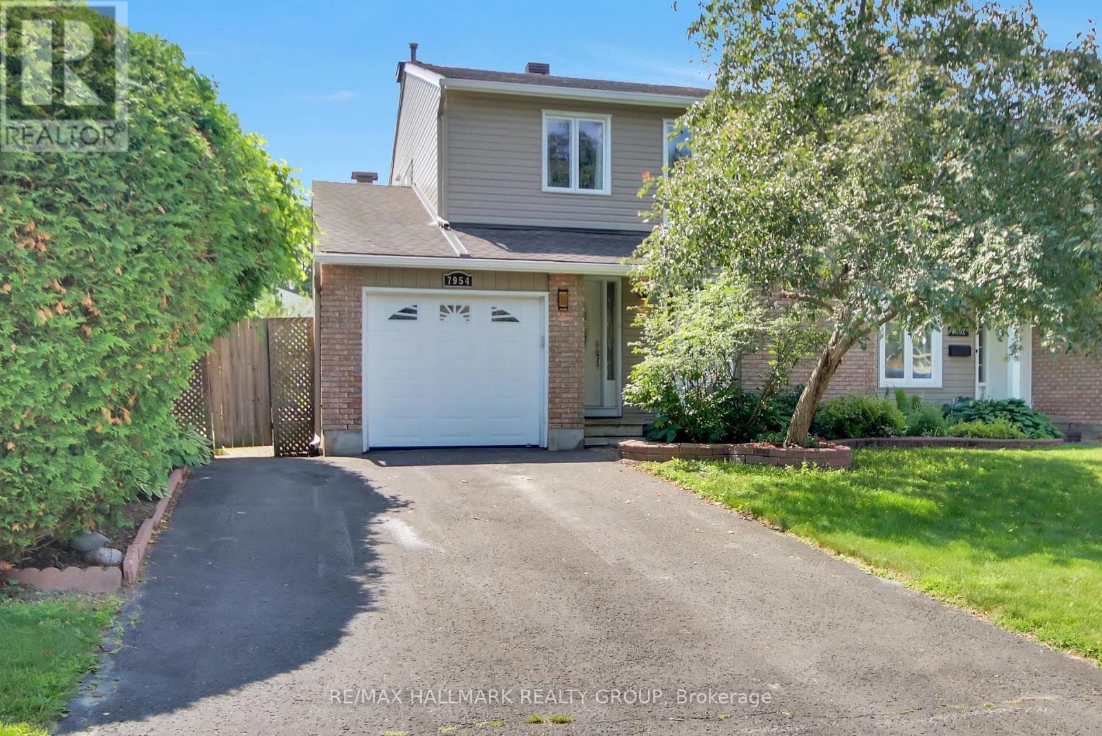 7954 DECARIE DRIVE — photo 1