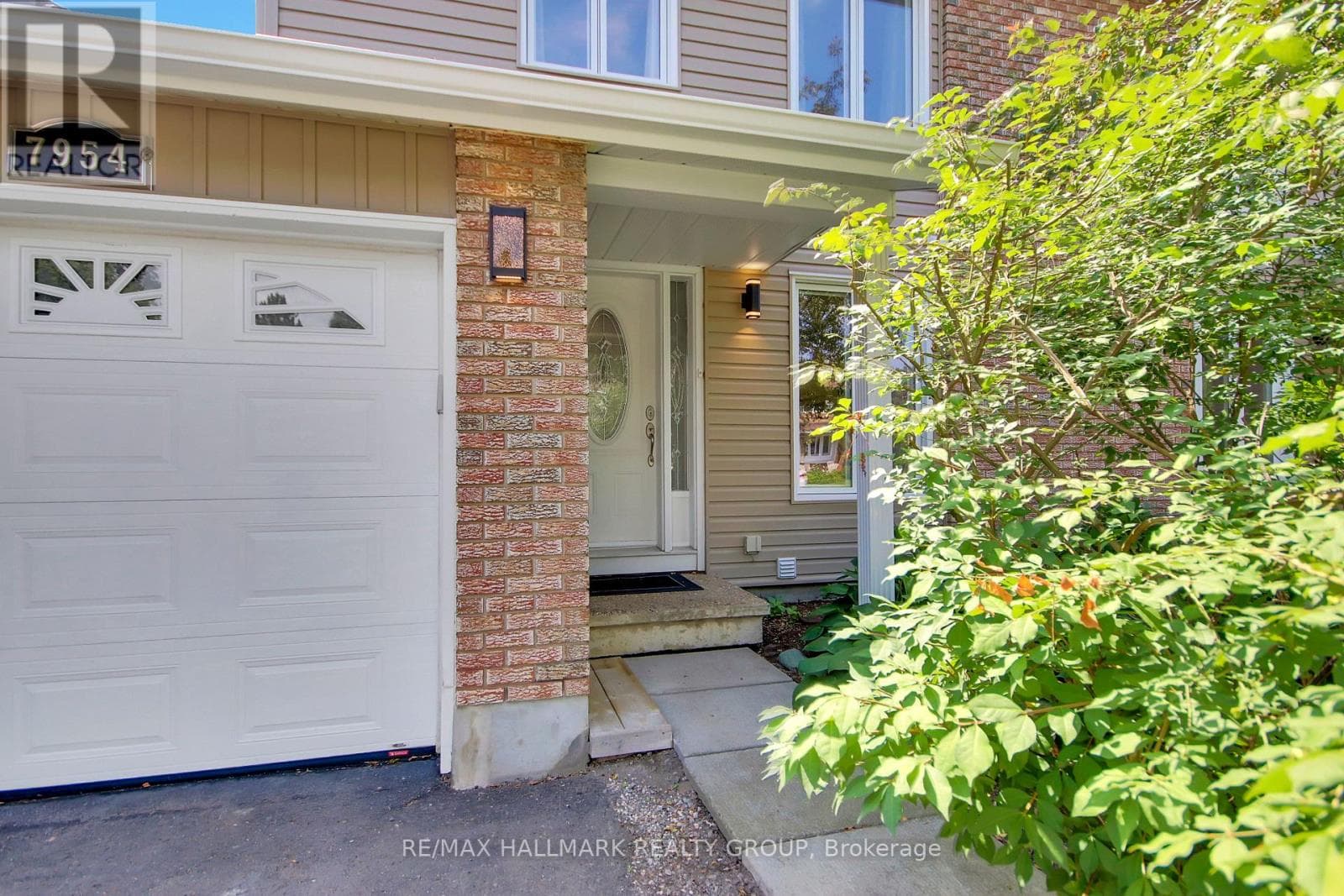7954 DECARIE DRIVE — photo 2