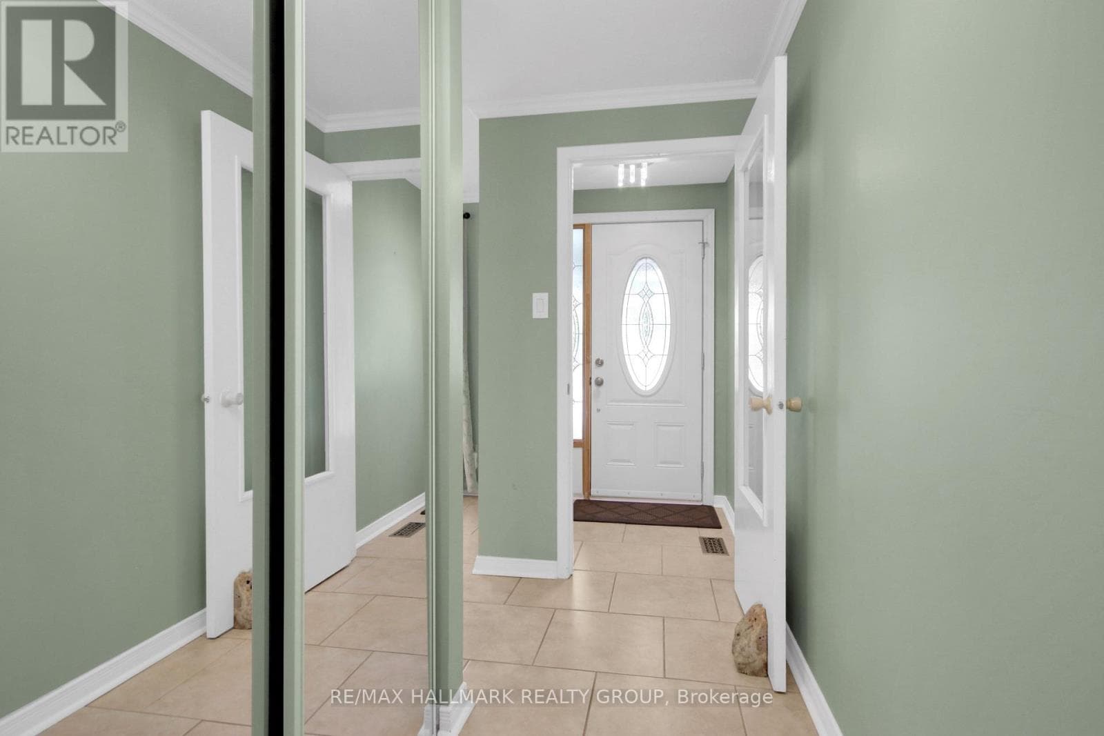 7954 DECARIE DRIVE — photo 3