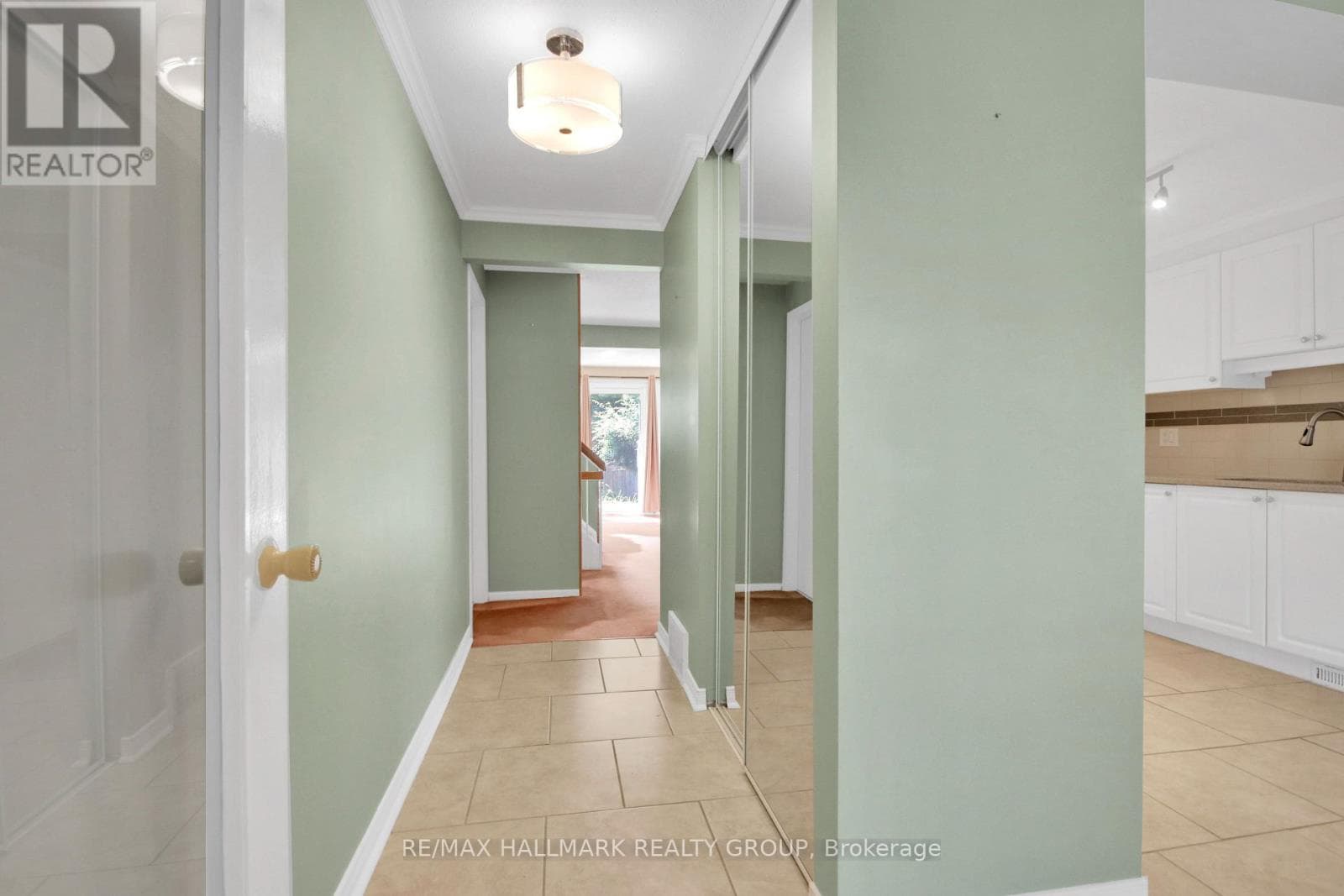 7954 DECARIE DRIVE — photo 4