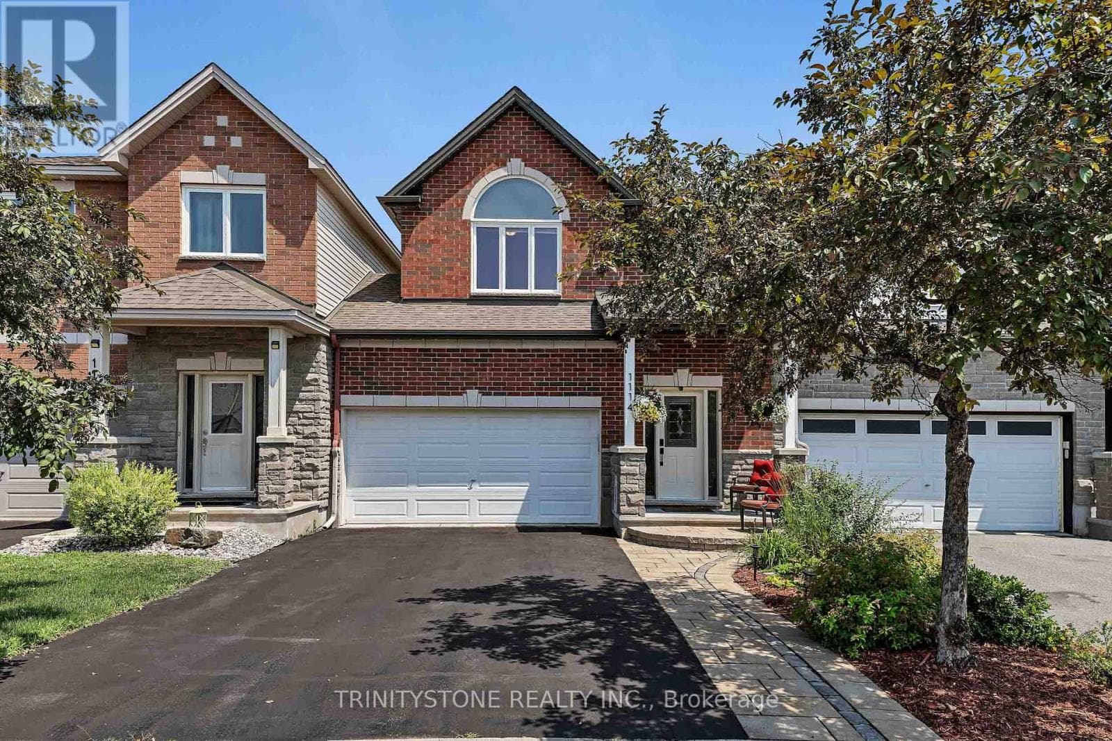 1114 NORTHGRAVES CRESCENT — photo 1