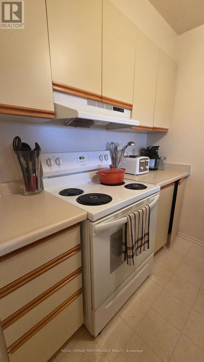 115 - 218 VIEWMOUNT DRIVE — photo 2